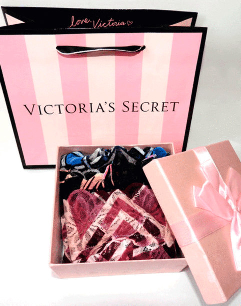 Набор кружевных трусиков стрингов в коробке Victoria's secret Allover Lace